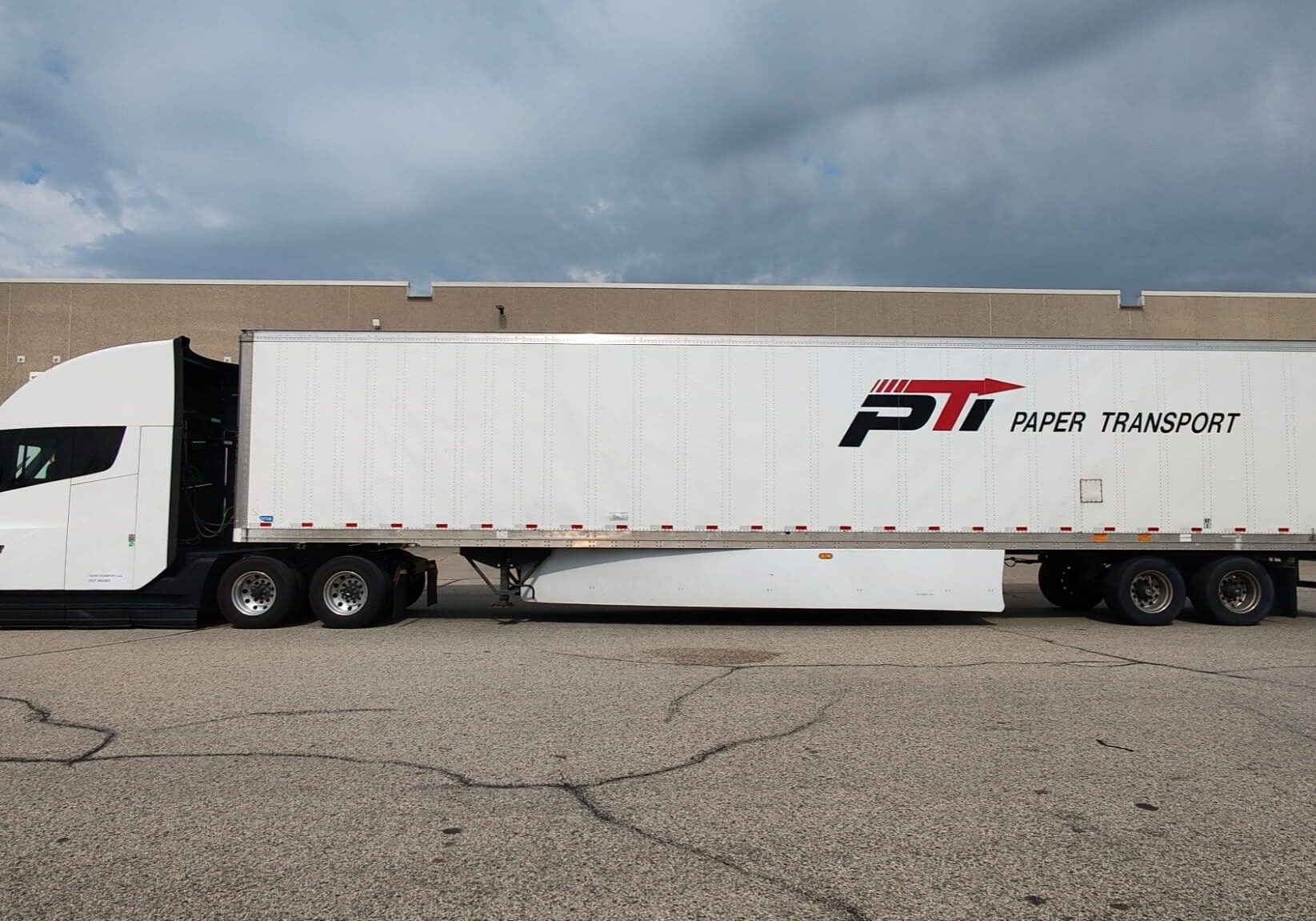 Tesla-Semi-Long-Range-Profile-View